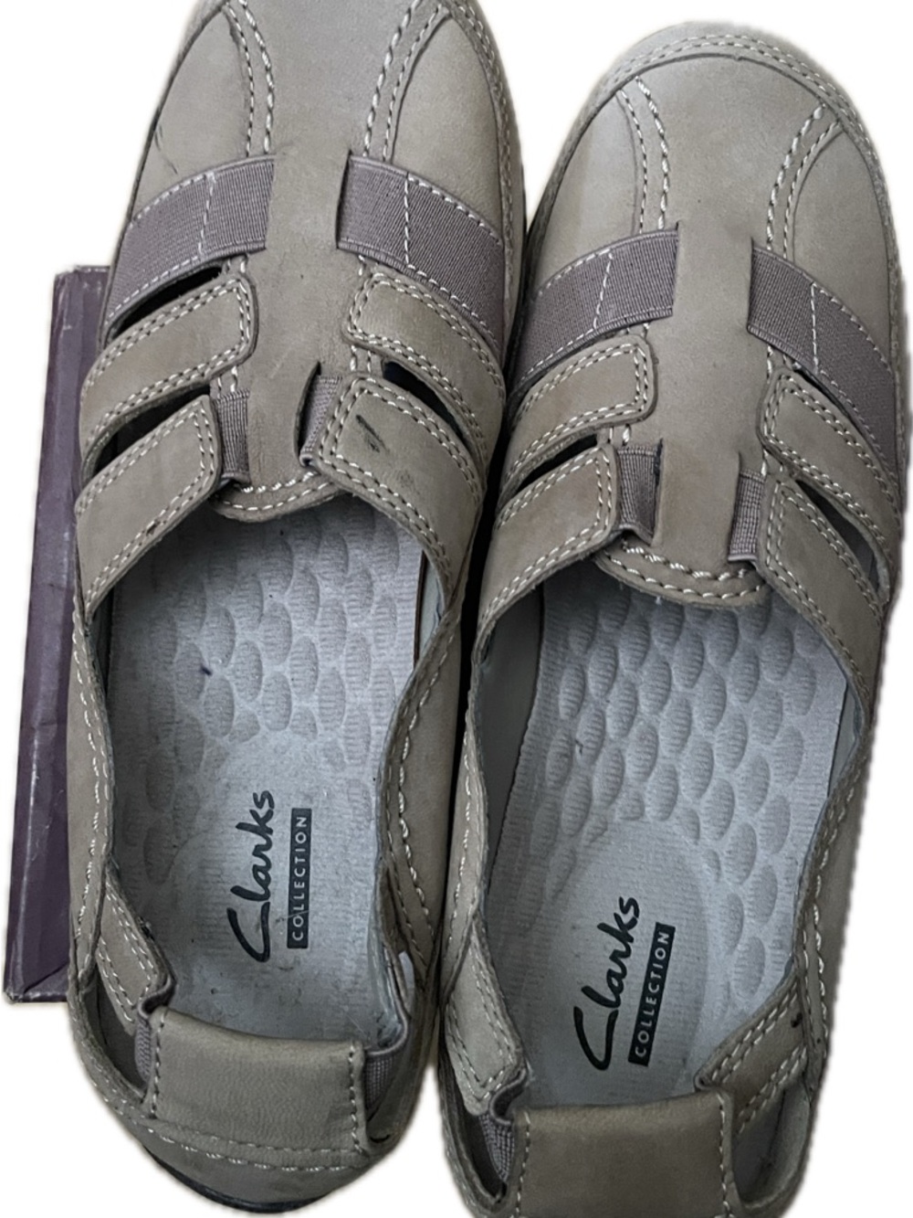 Clarks women’s Taupe Slip-On Casual Loafers NWOT